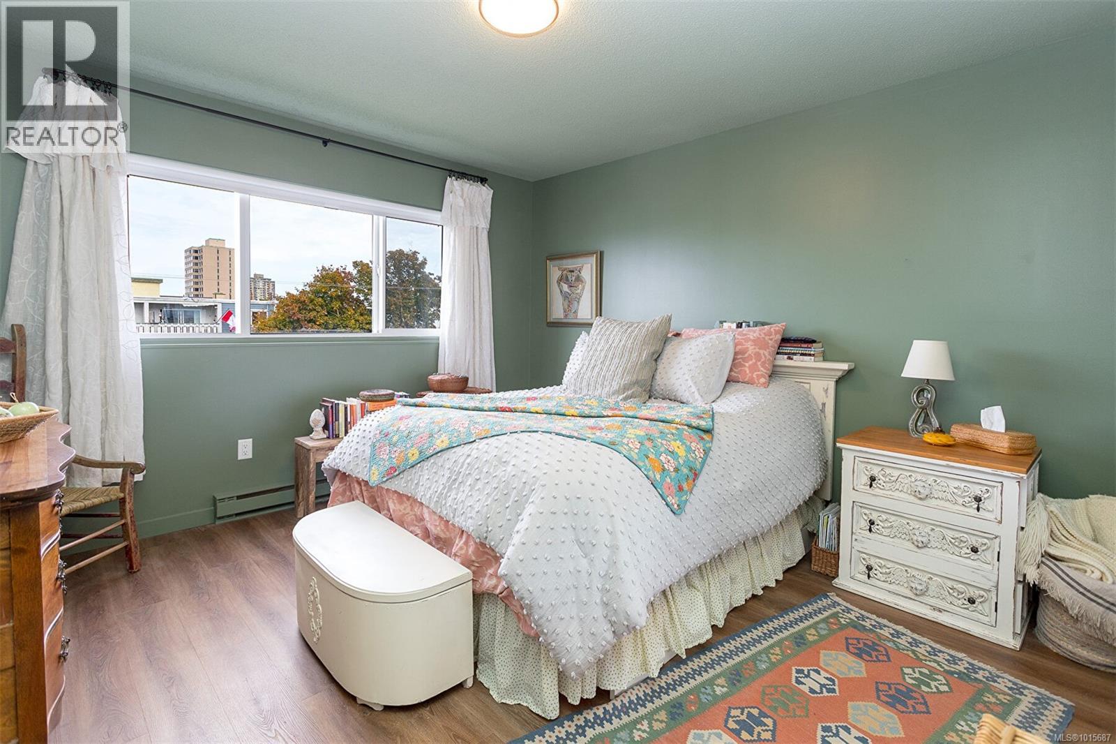 403 545 Rithet Street, Victoria
