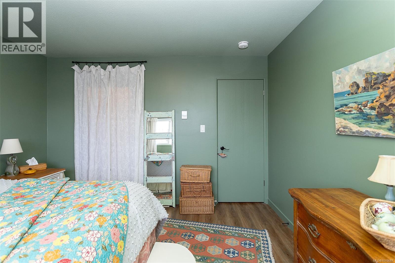 403 545 Rithet Street, Victoria