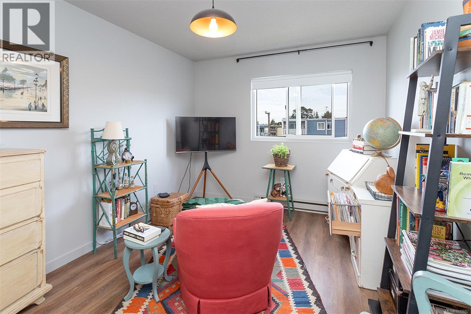 403 545 Rithet Street, Victoria
