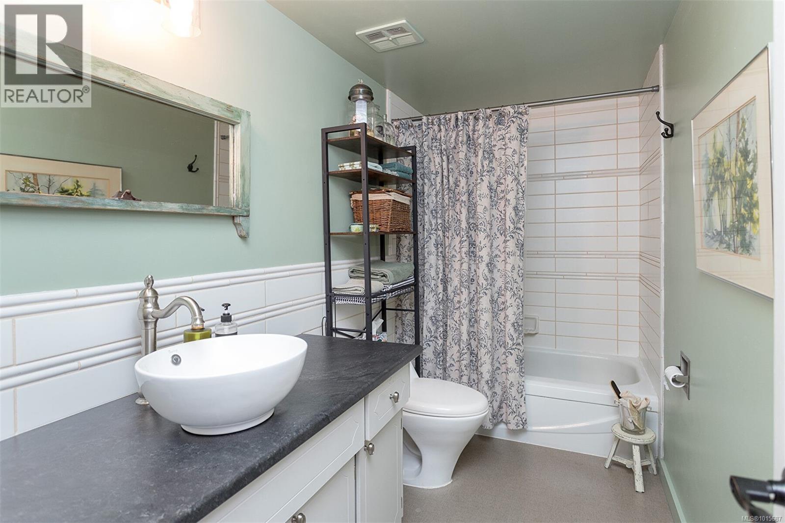 403 545 Rithet Street, Victoria