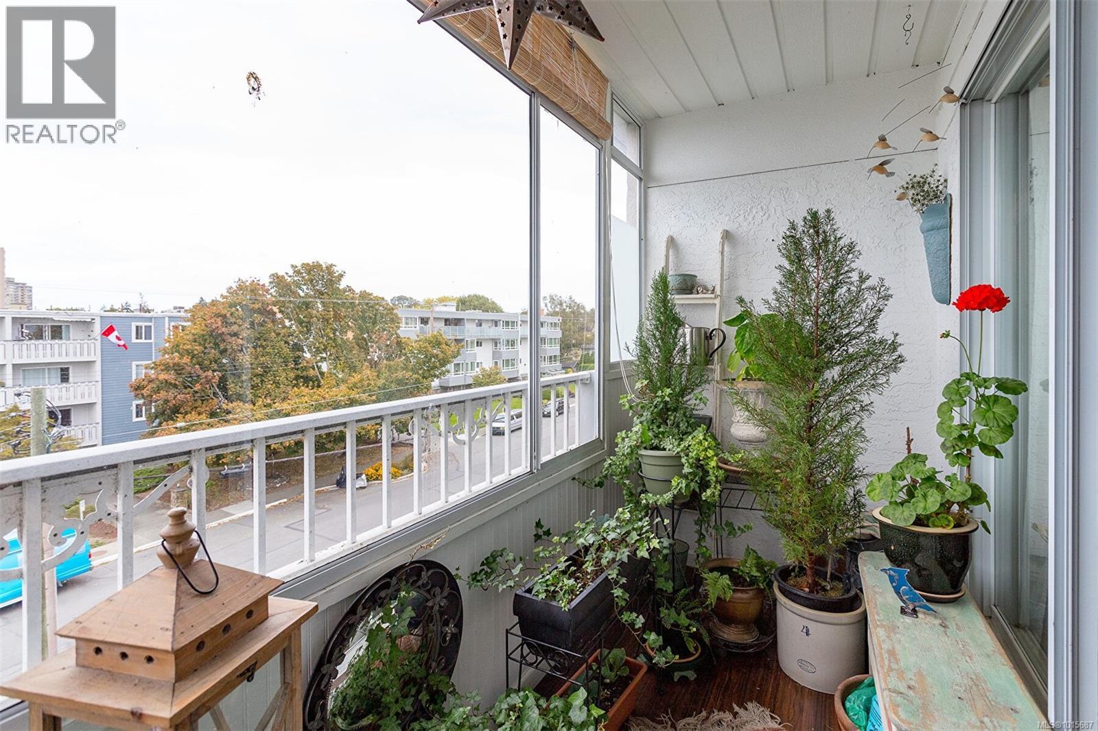 403 545 Rithet Street, Victoria