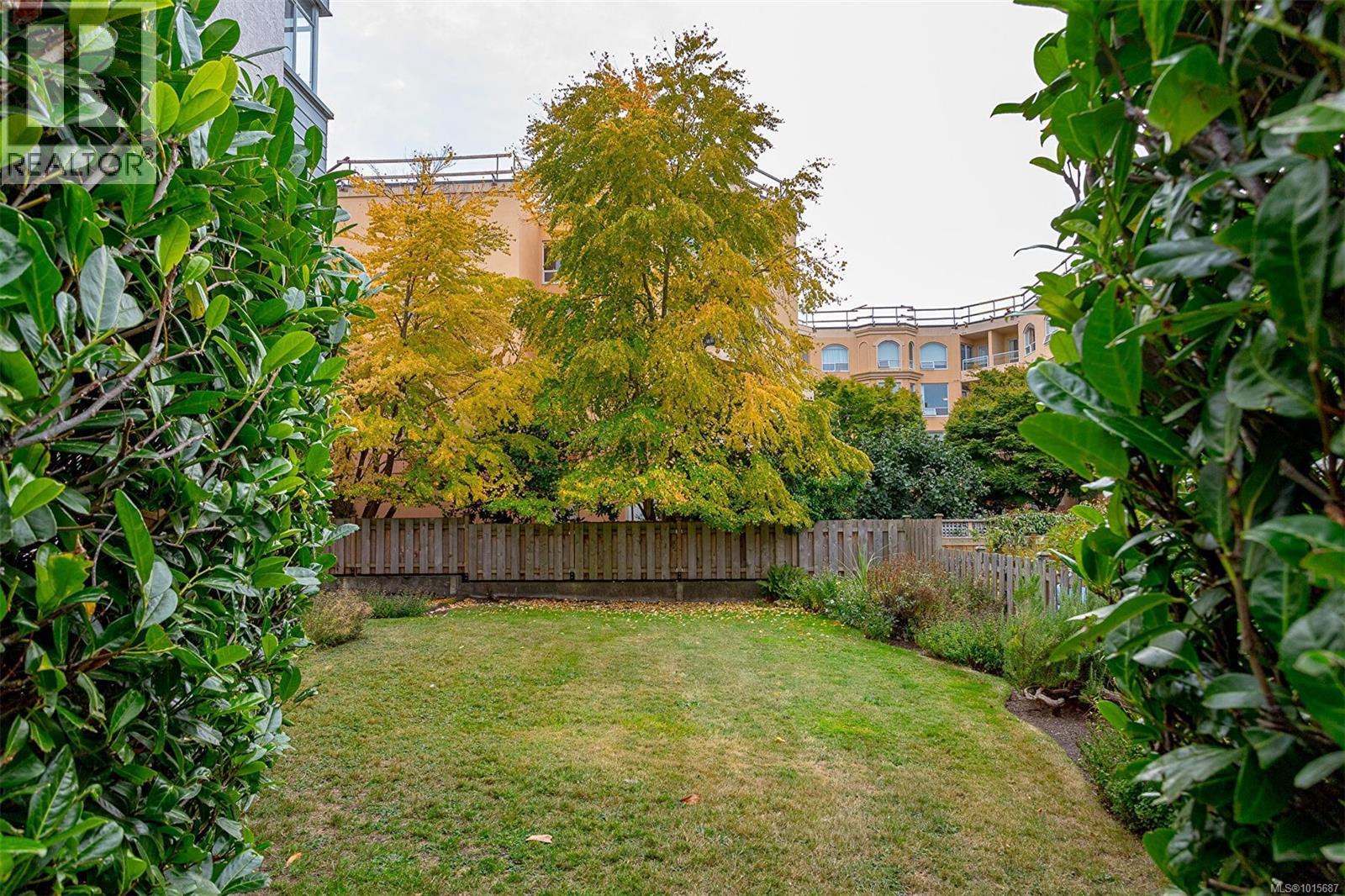 403 545 Rithet Street, Victoria