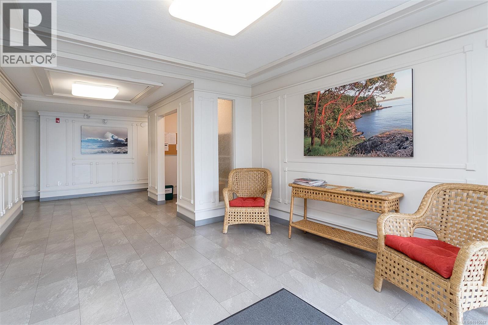403 545 Rithet Street, Victoria