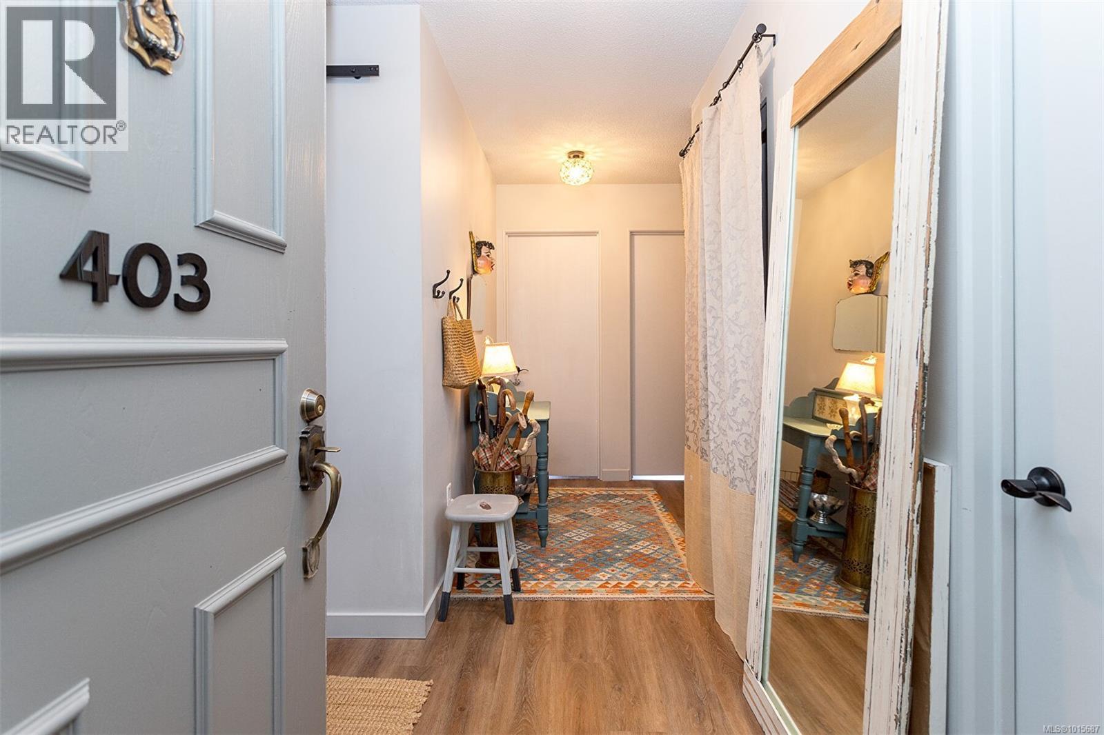 403 545 Rithet Street, Victoria