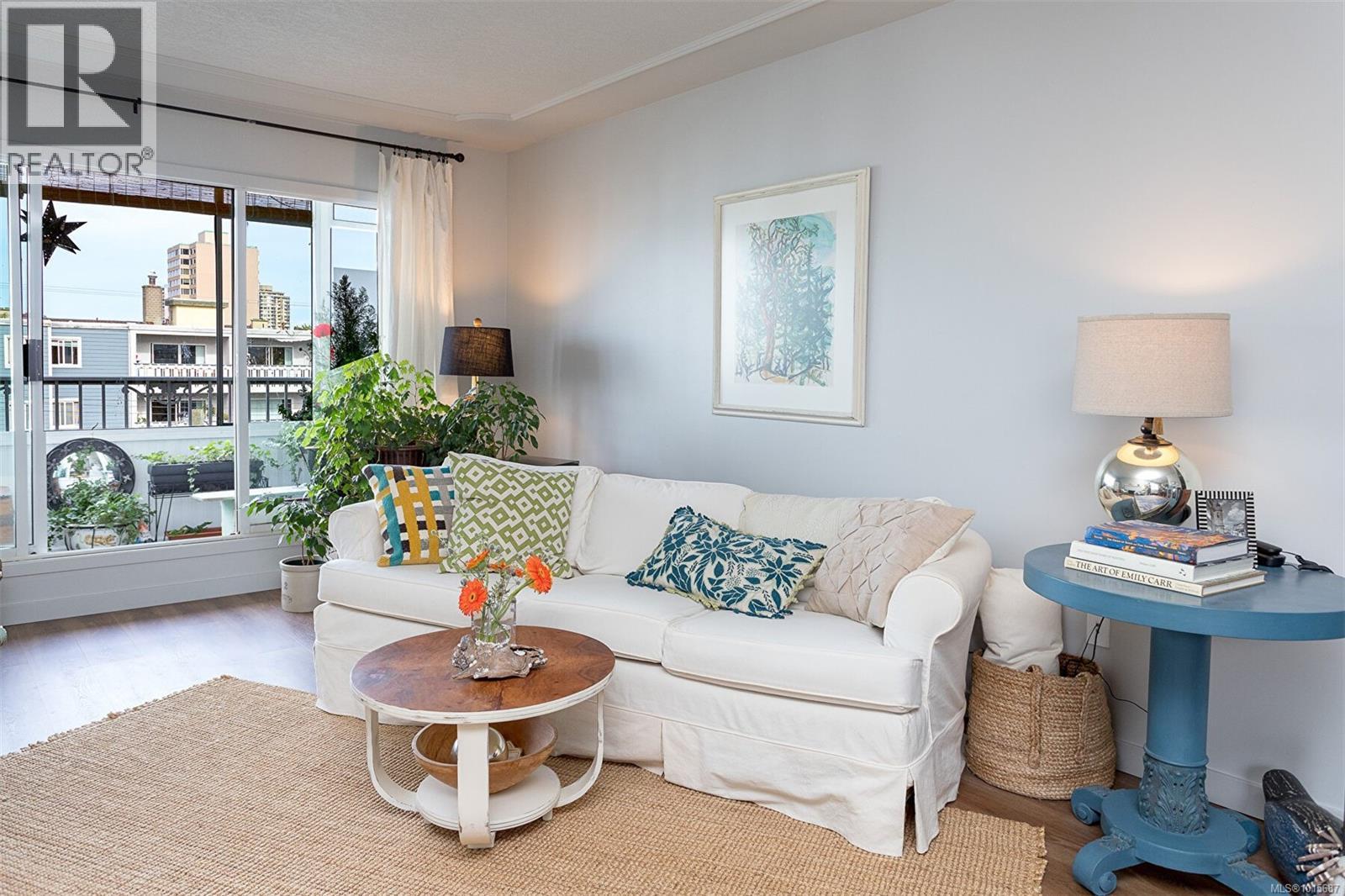 403 545 Rithet Street, Victoria