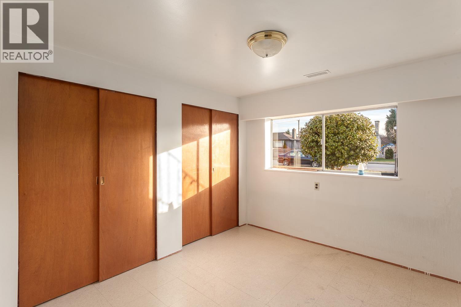 342 E 18TH STREET, North Vancouver