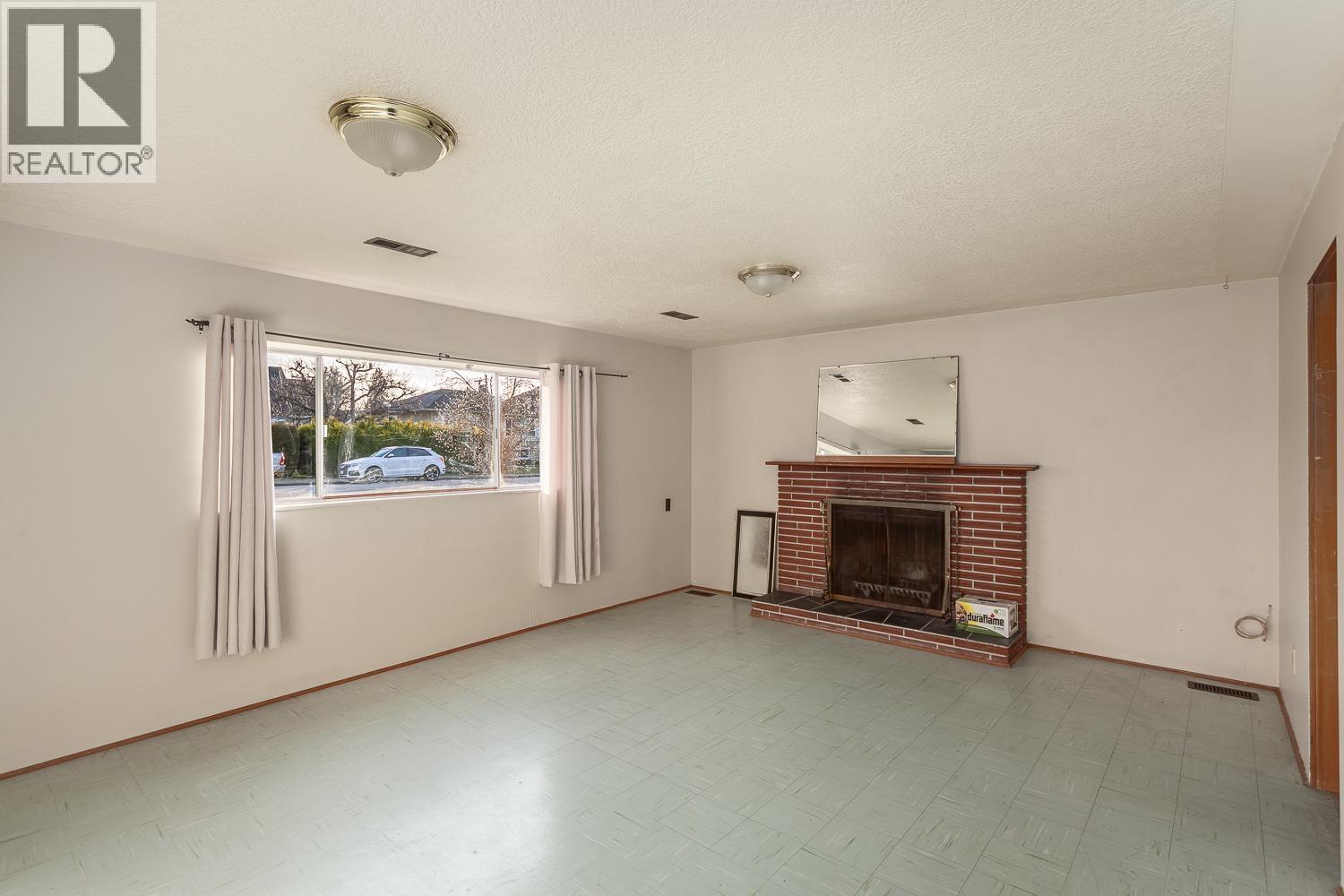 342 E 18TH STREET, North Vancouver