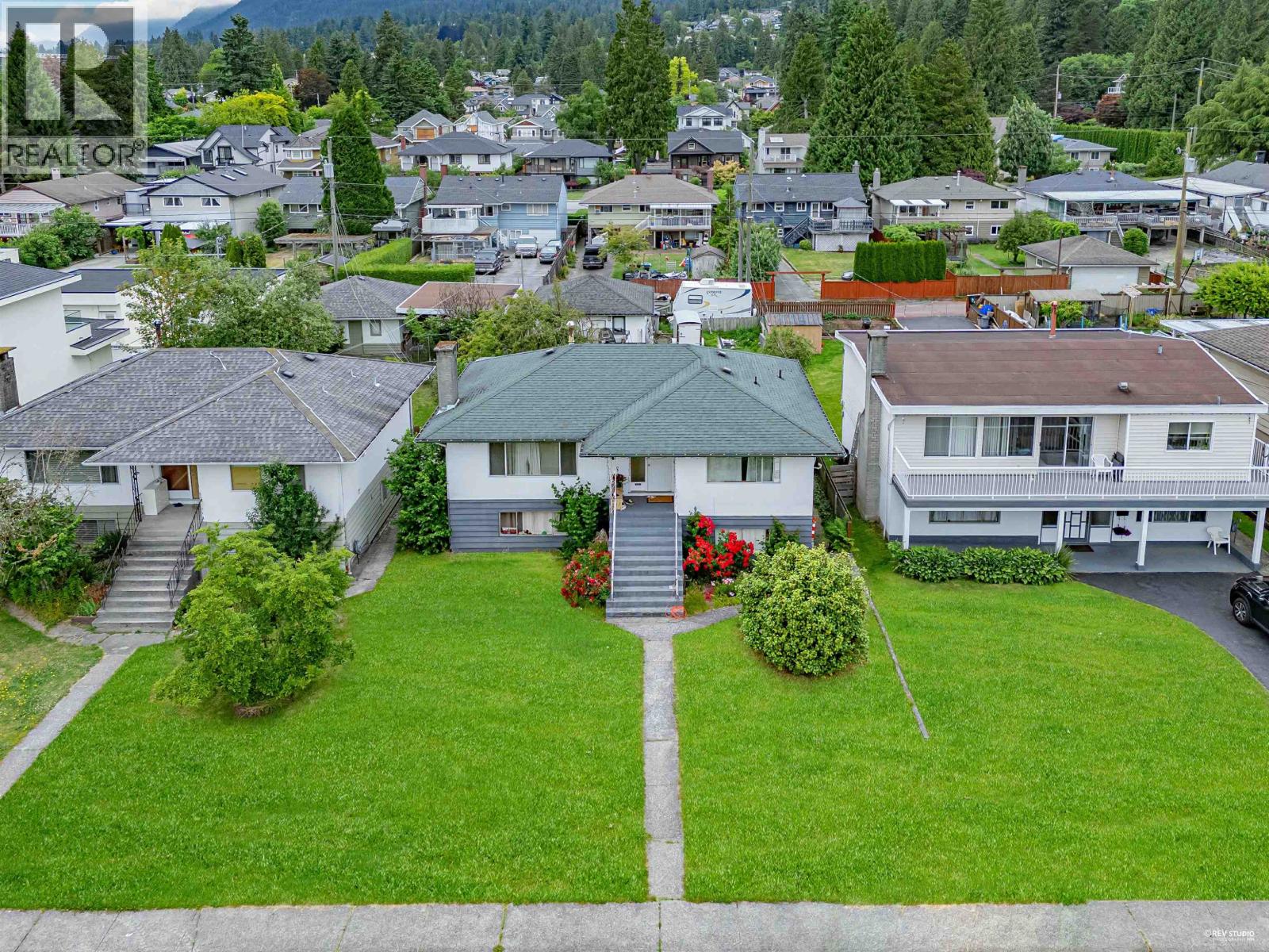 342 E 18TH STREET, North Vancouver