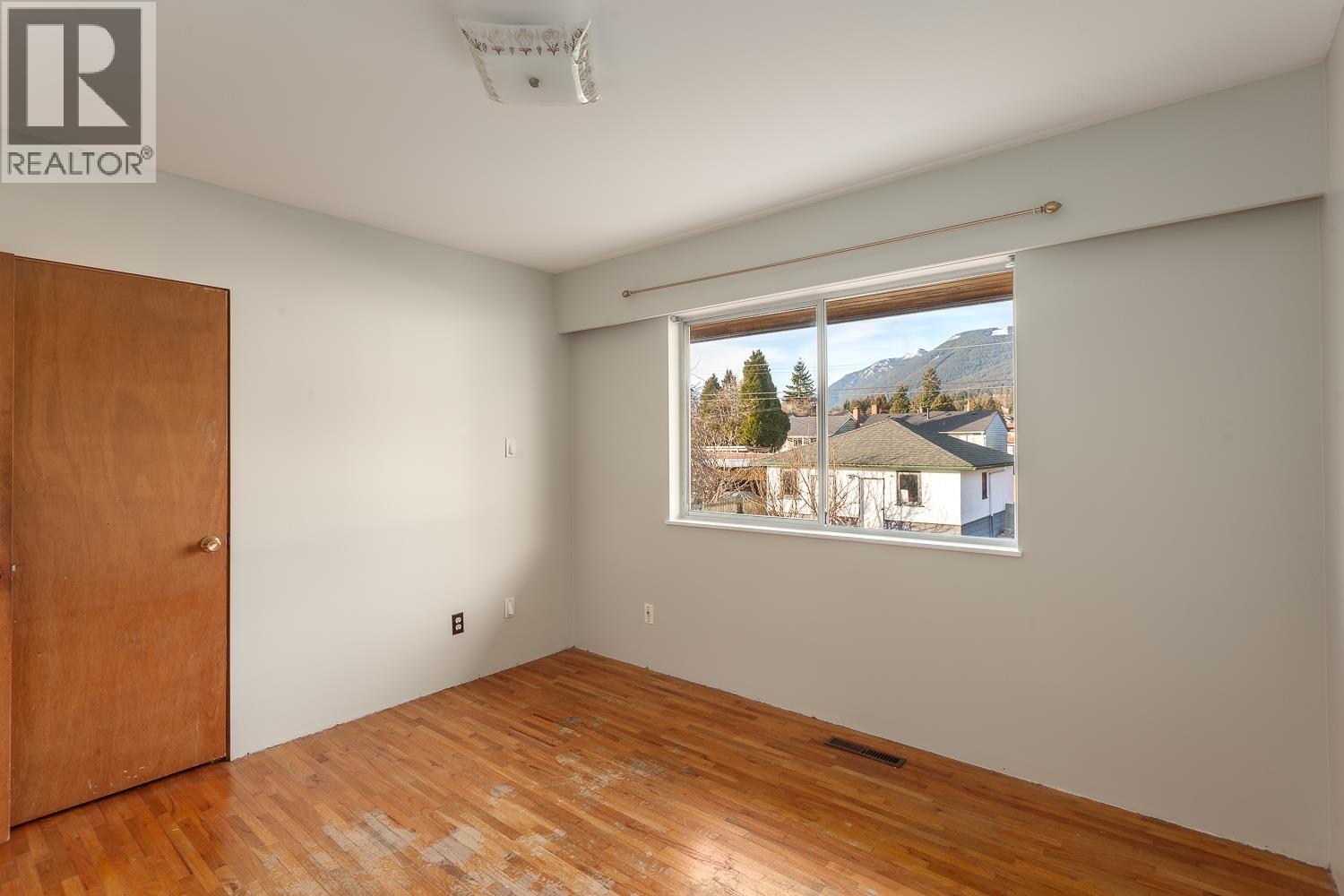 342 E 18TH STREET, North Vancouver