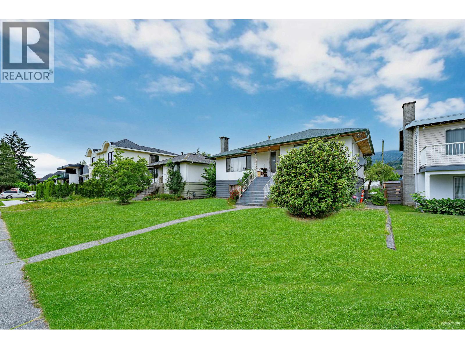 342 E 18TH STREET, North Vancouver