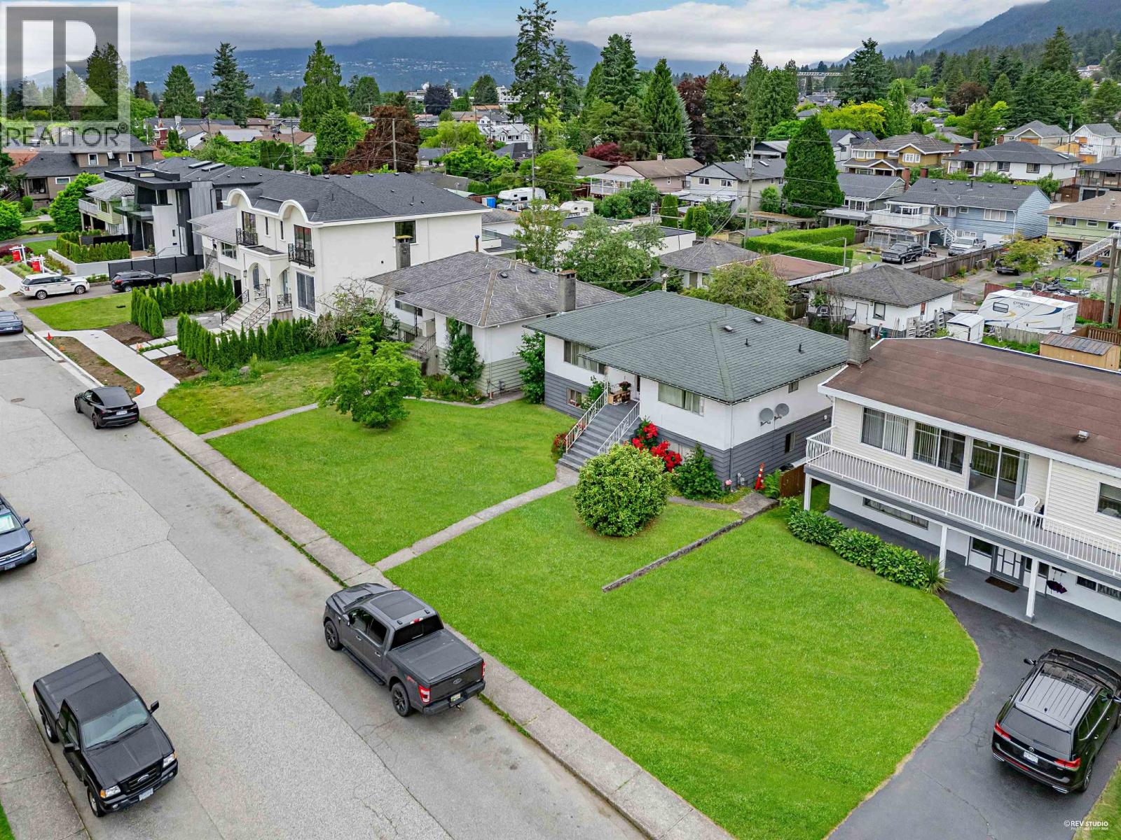 342 E 18TH STREET, North Vancouver