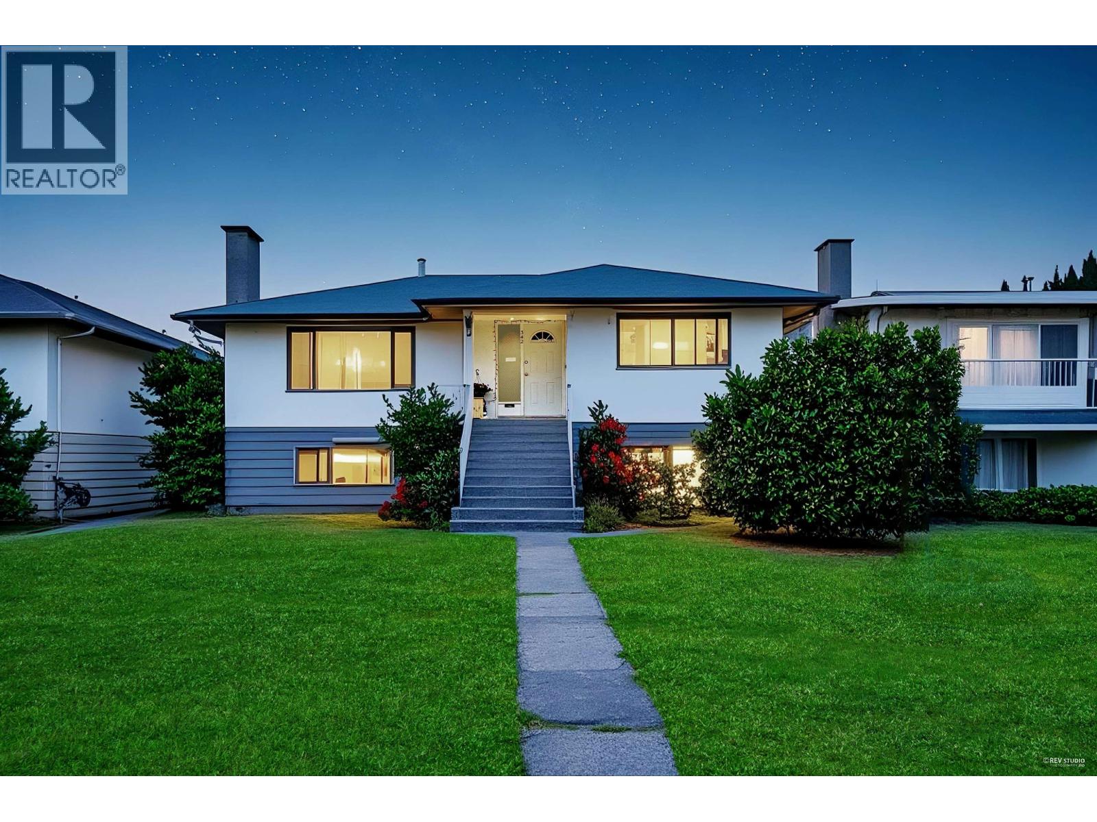 342 E 18TH STREET, North Vancouver