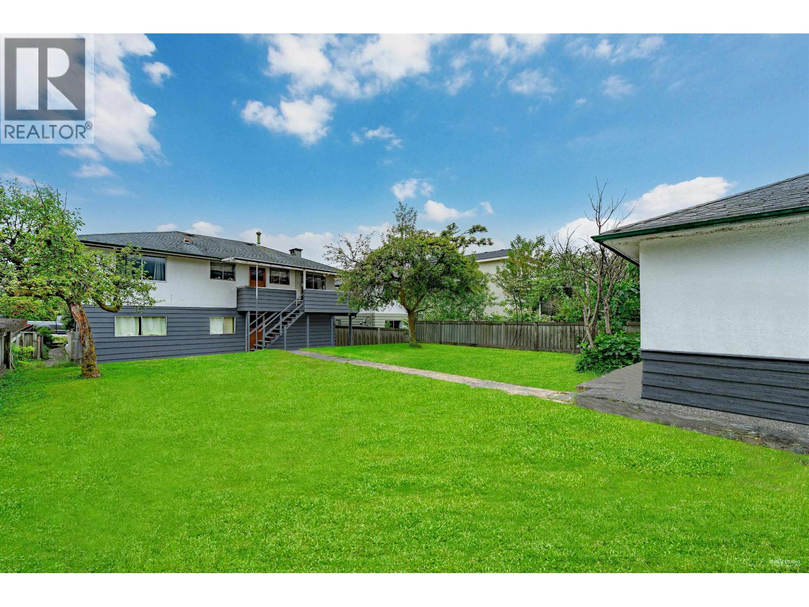 342 E 18TH STREET, North Vancouver