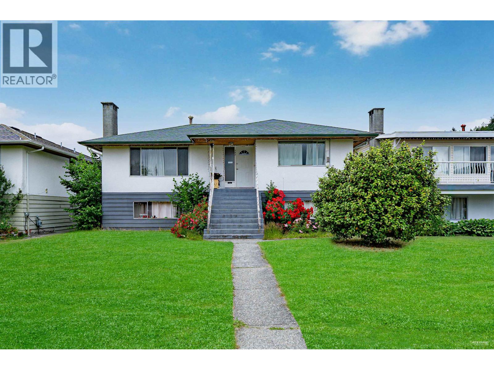 342 E 18TH STREET, North Vancouver