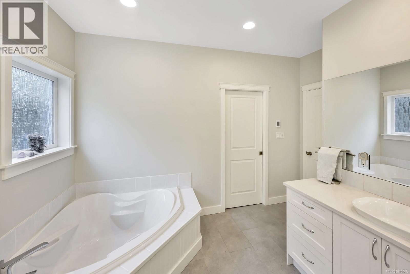  2398 Tanner Ridge Place, Central Saanich
