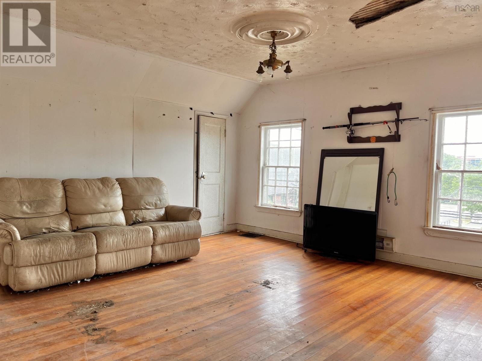 Property 9 of 15 of 492 Main Street