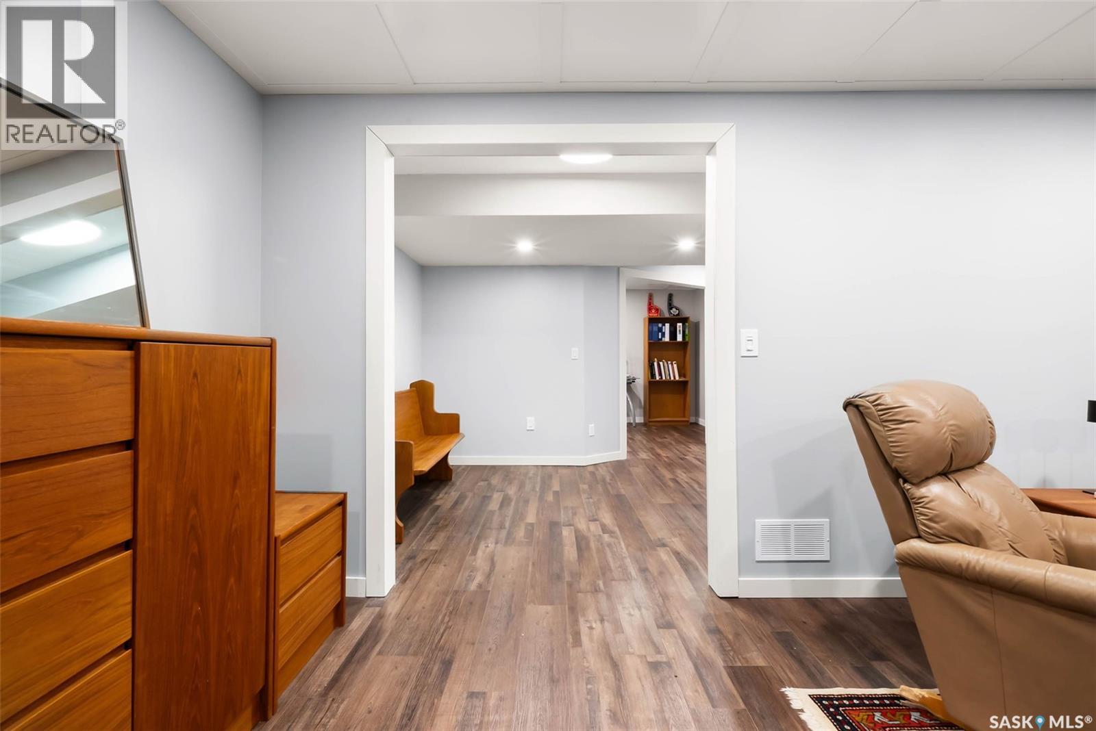 Single Family House Bungalow for Sale in  CRANBOURN CRESCENT Regina 