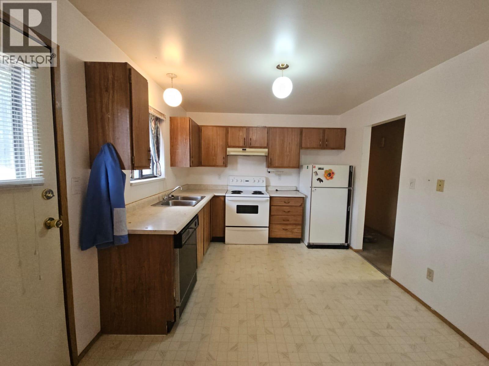 323 Cottonwood Avenue, Tumbler Ridge