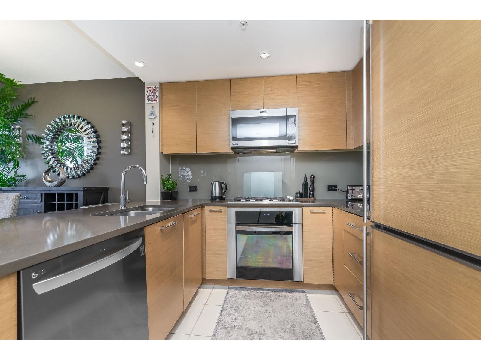1106 15152 RUSSELL AVENUE, White Rock