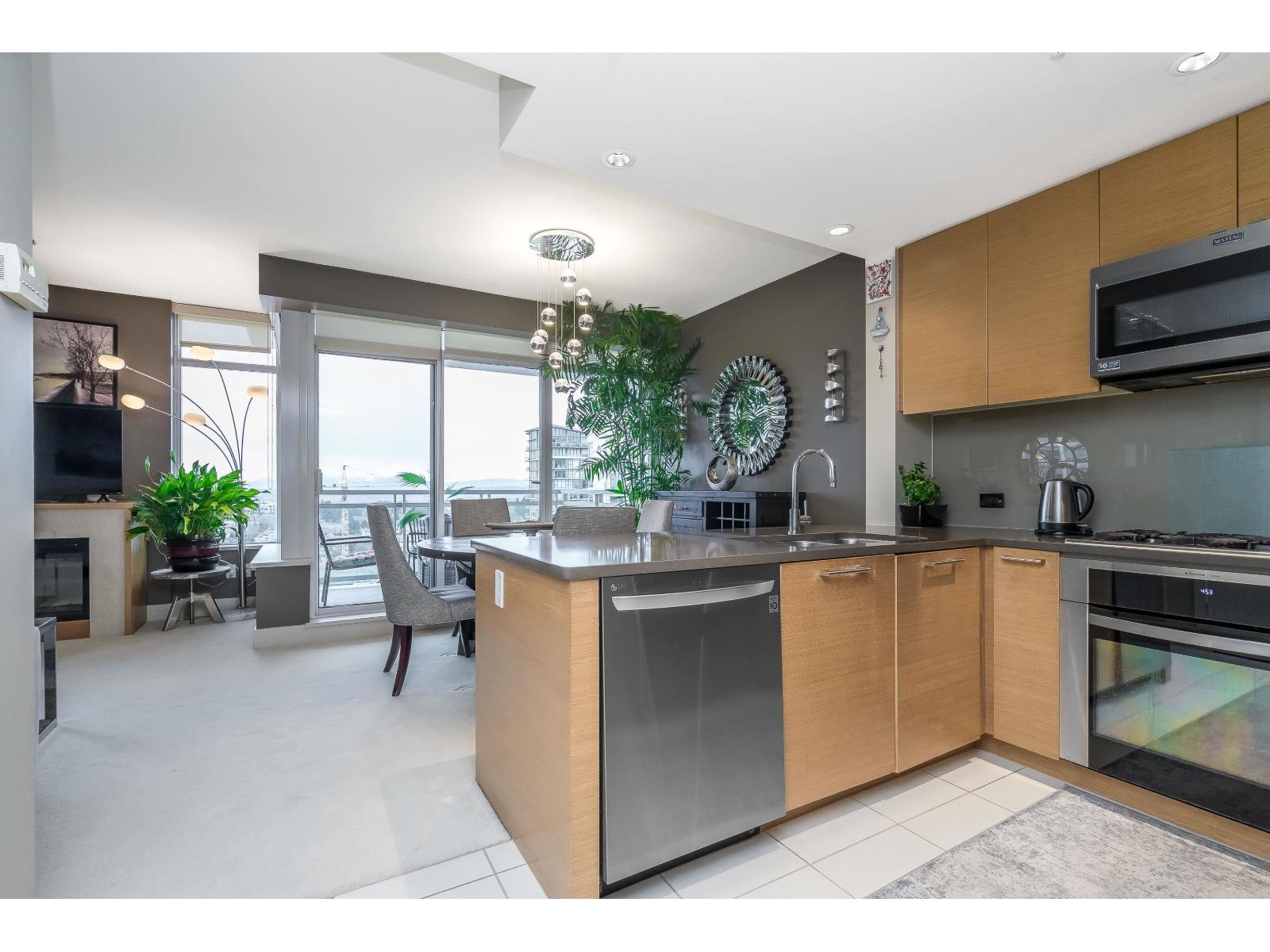 1106 15152 RUSSELL AVENUE, White Rock
