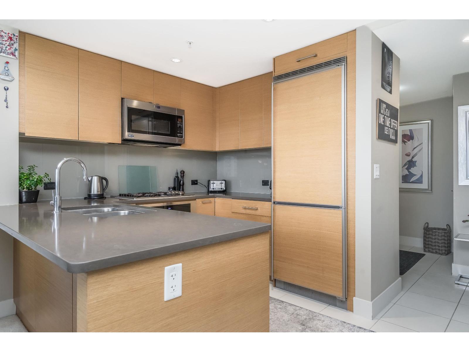 1106 15152 RUSSELL AVENUE, White Rock