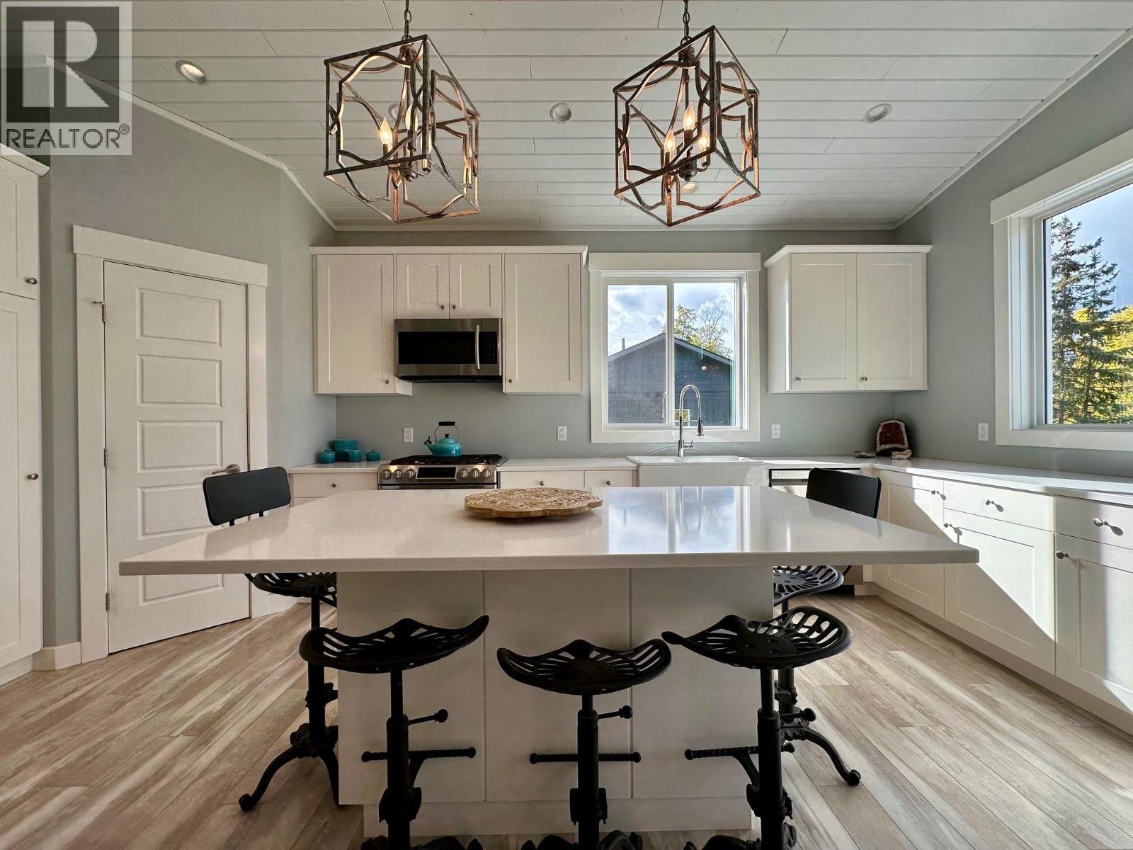1494 CHESTNUT STREET, Telkwa