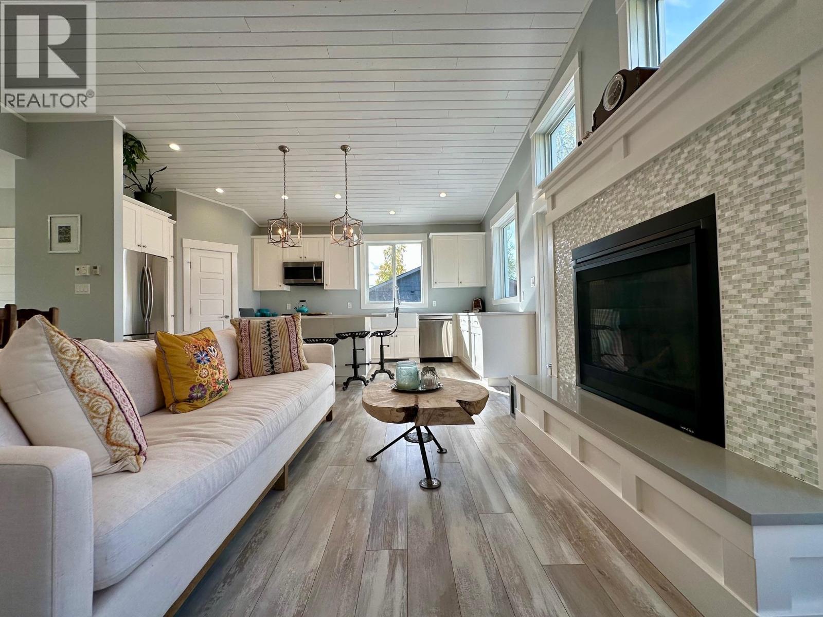 1494 CHESTNUT STREET, Telkwa
