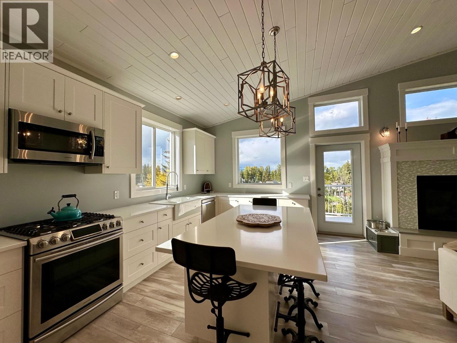 1494 CHESTNUT STREET, Telkwa
