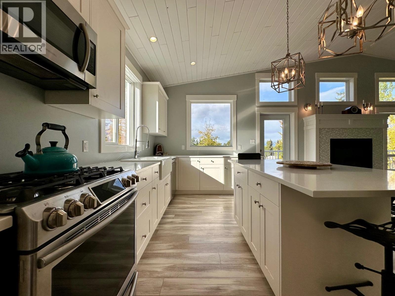 1494 CHESTNUT STREET, Telkwa