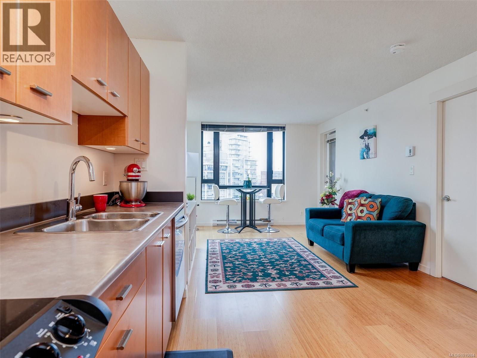 1010 751 Fairfield Road, Victoria