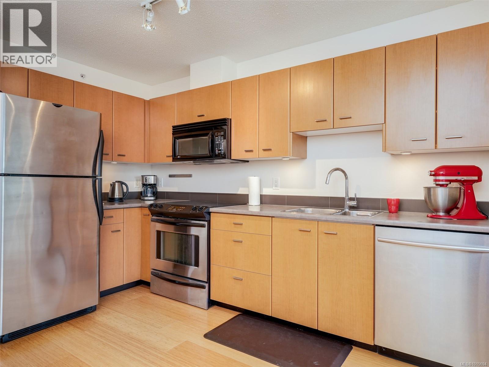 1010 751 Fairfield Road, Victoria