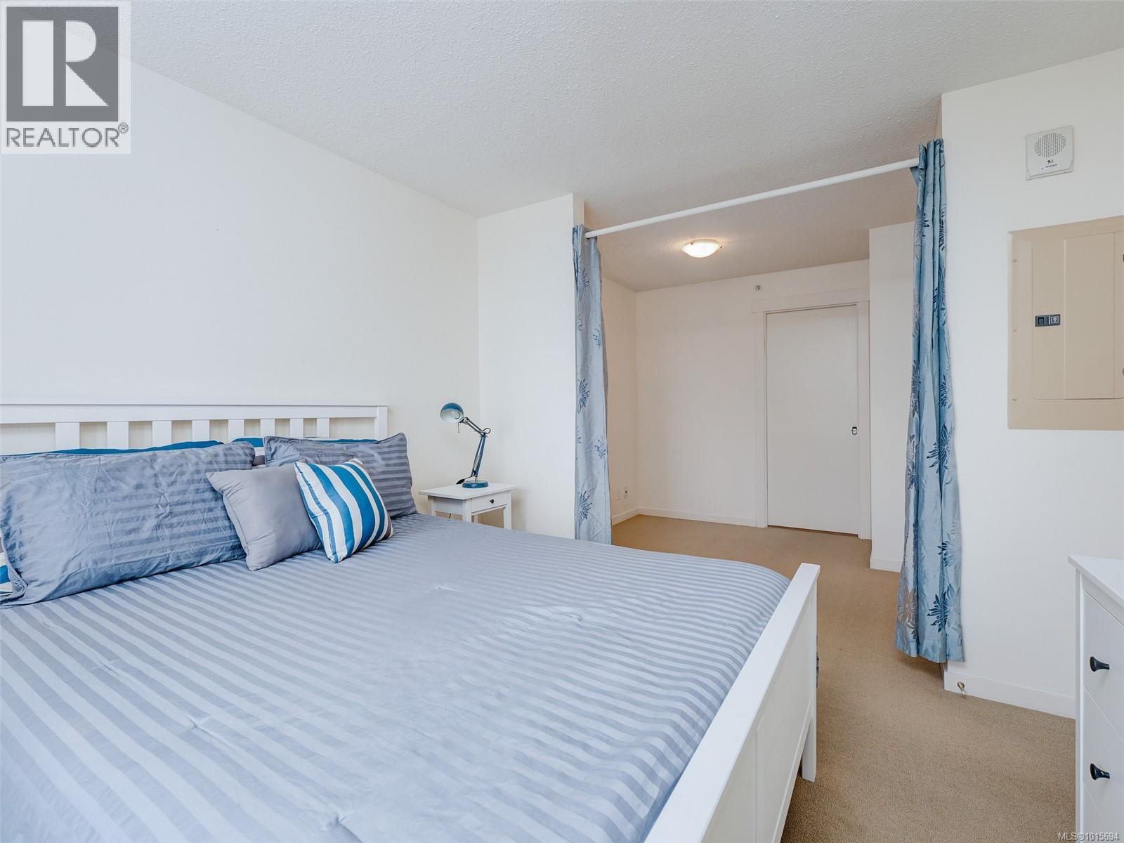1010 751 Fairfield Road, Victoria