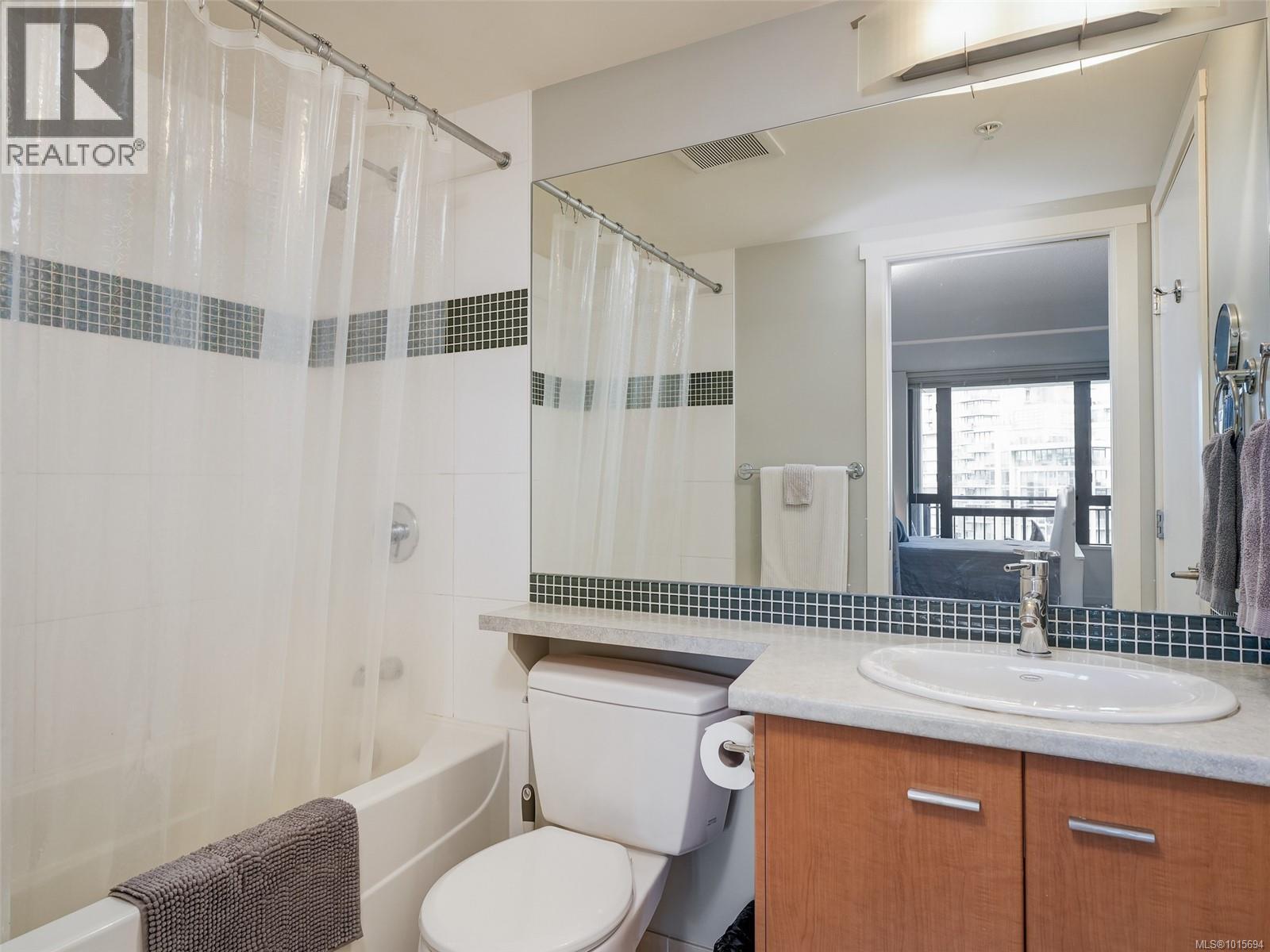1010 751 Fairfield Road, Victoria