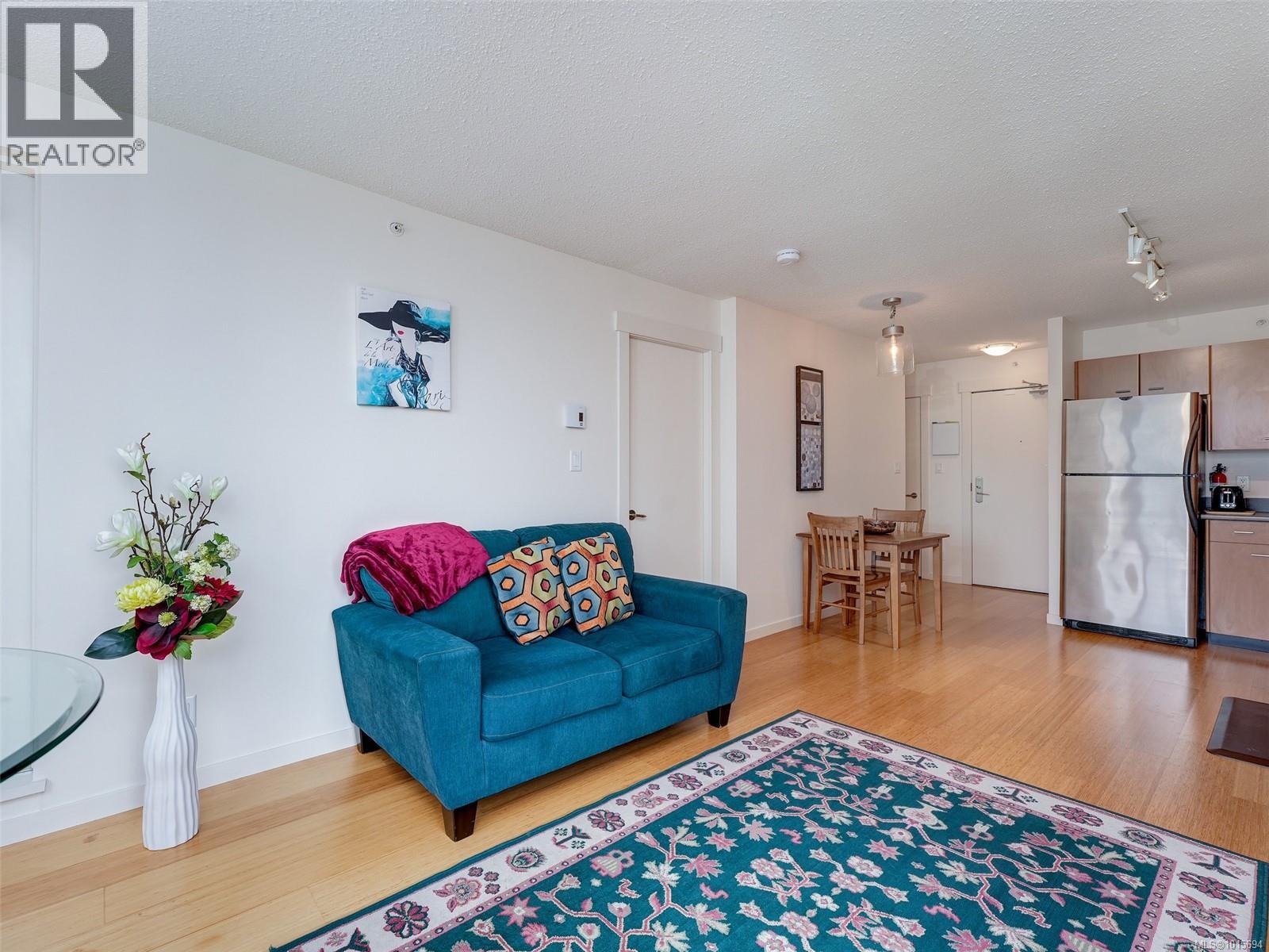 1010 751 Fairfield Road, Victoria