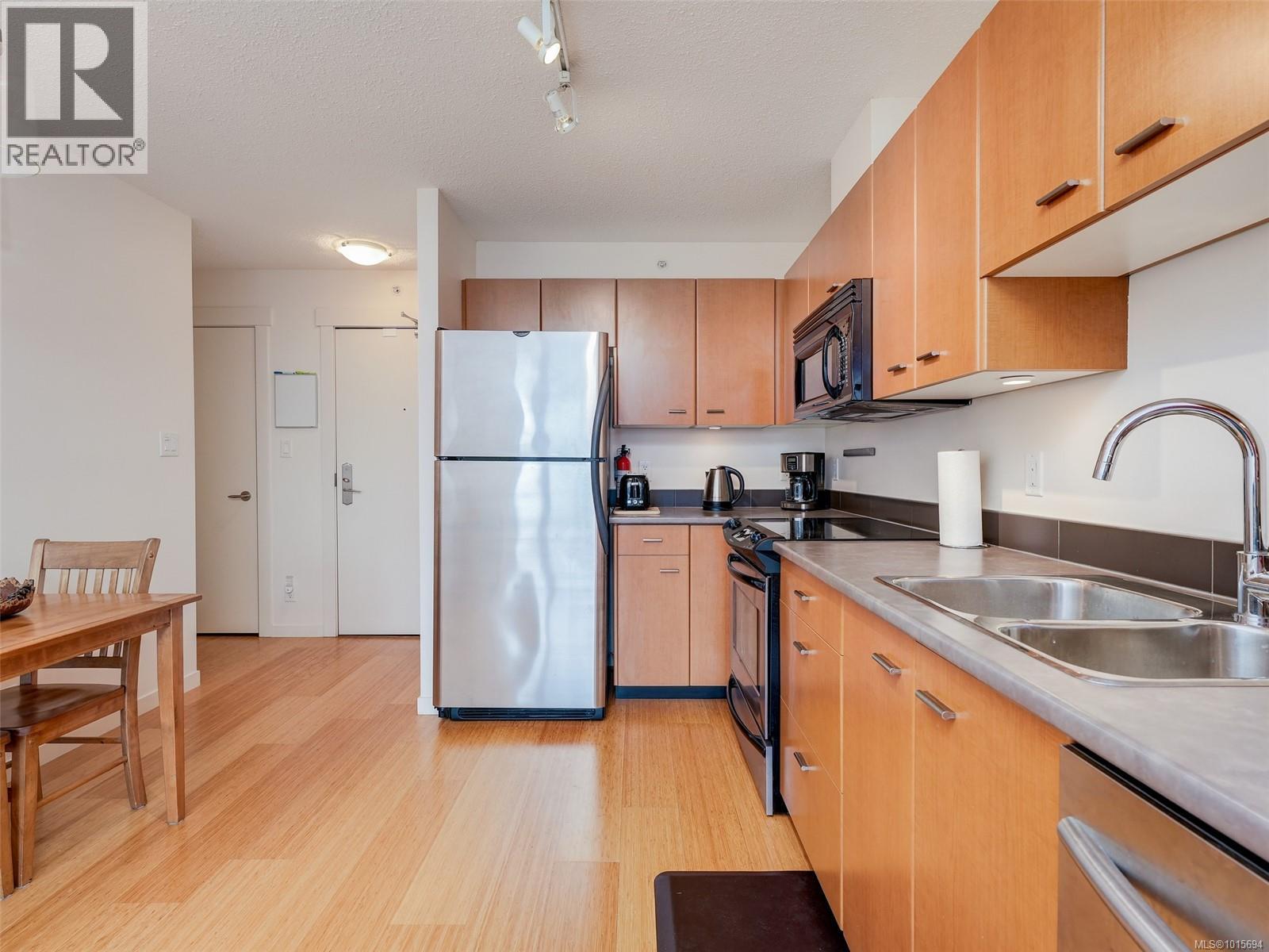 1010 751 Fairfield Road, Victoria