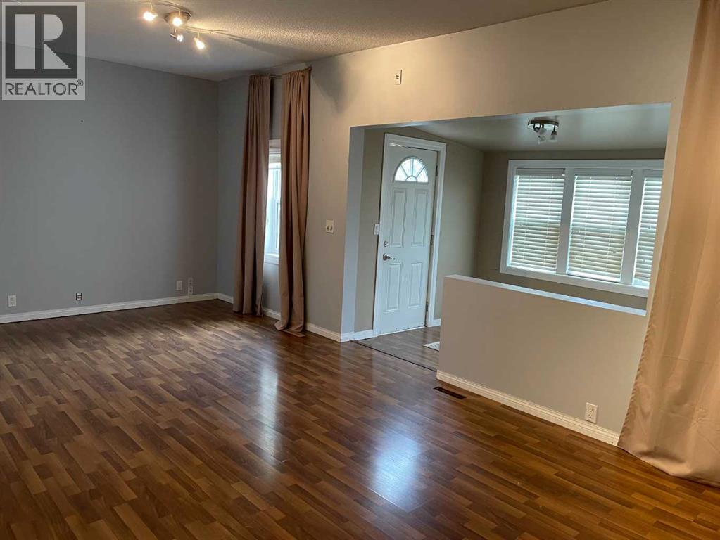 10908 102 Avenue - Photo 3 of 13, Fairview, Alberta