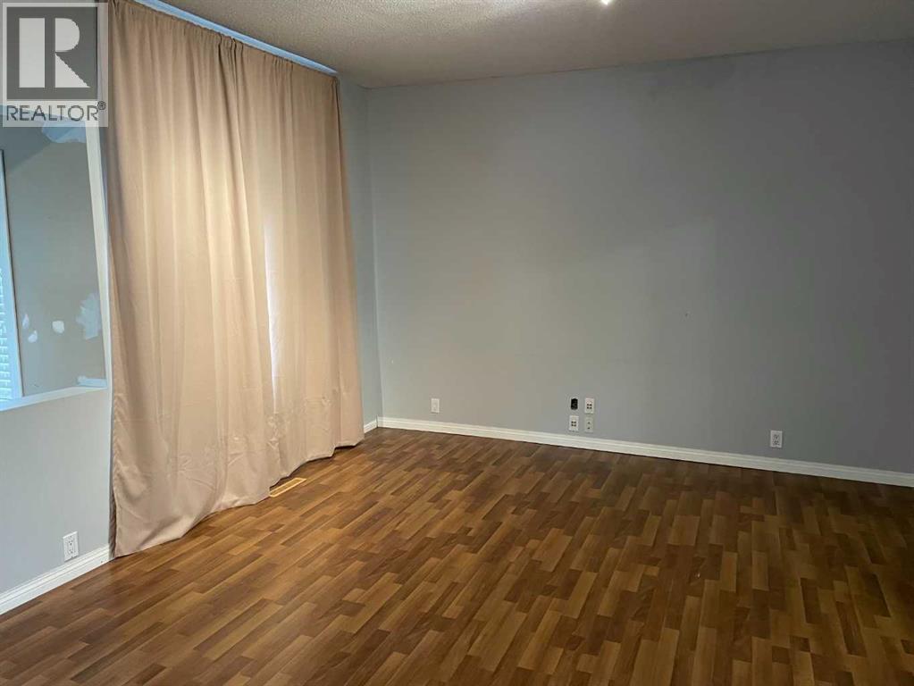 10908 102 Avenue - Photo 5 of 13, Fairview, Alberta