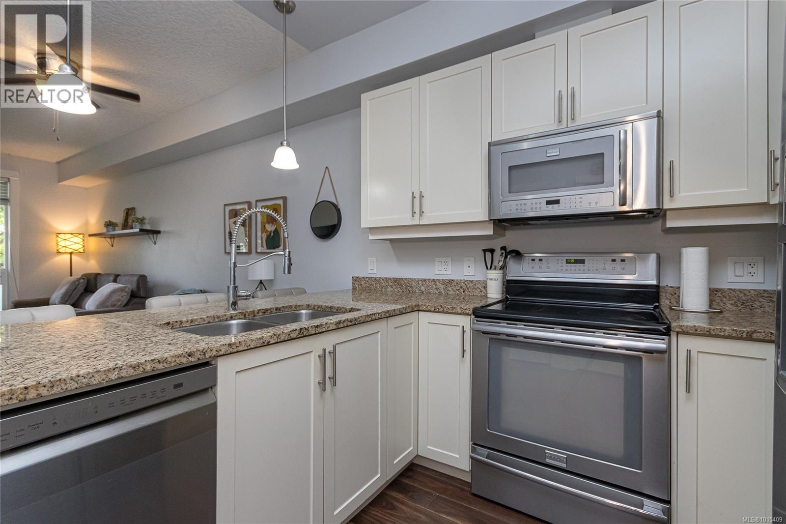 108 938 Dunford Avenue, Langford