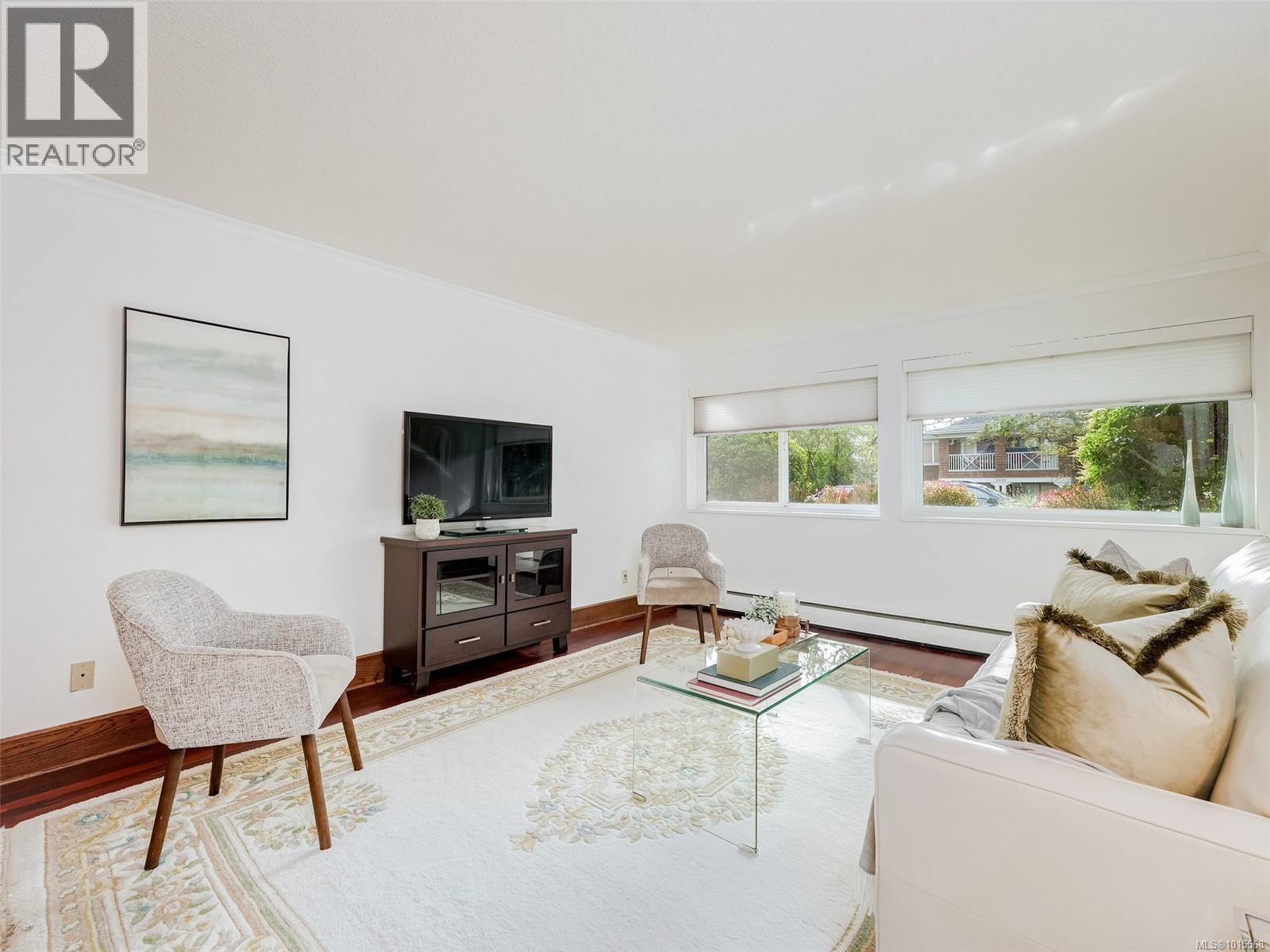 105 2100 Granite Street, Oak Bay