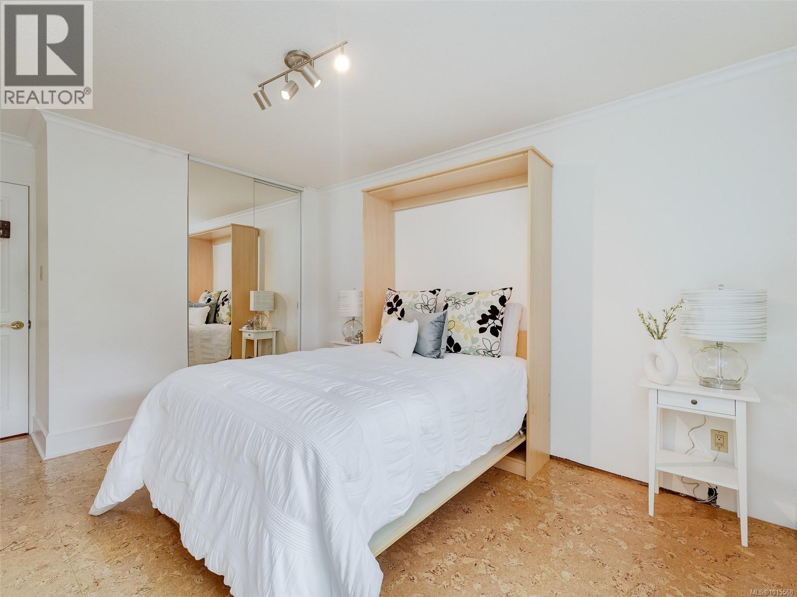 105 2100 Granite Street, Oak Bay