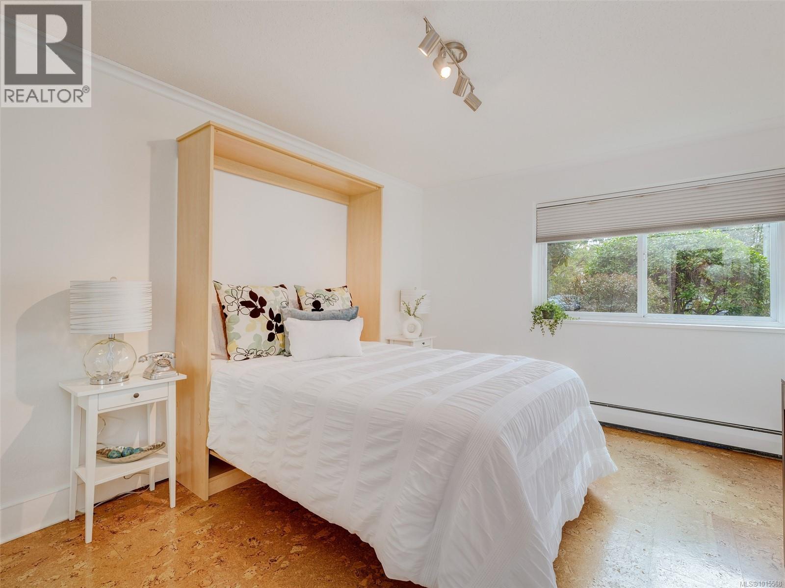 105 2100 Granite Street, Oak Bay