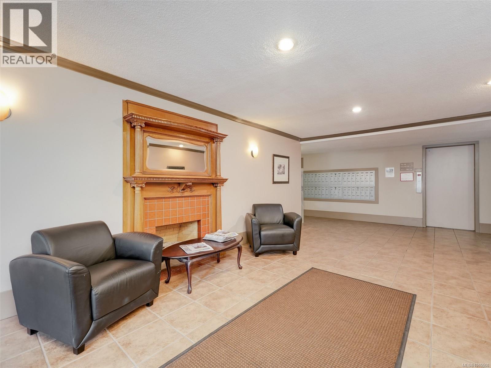 105 2100 Granite Street, Oak Bay
