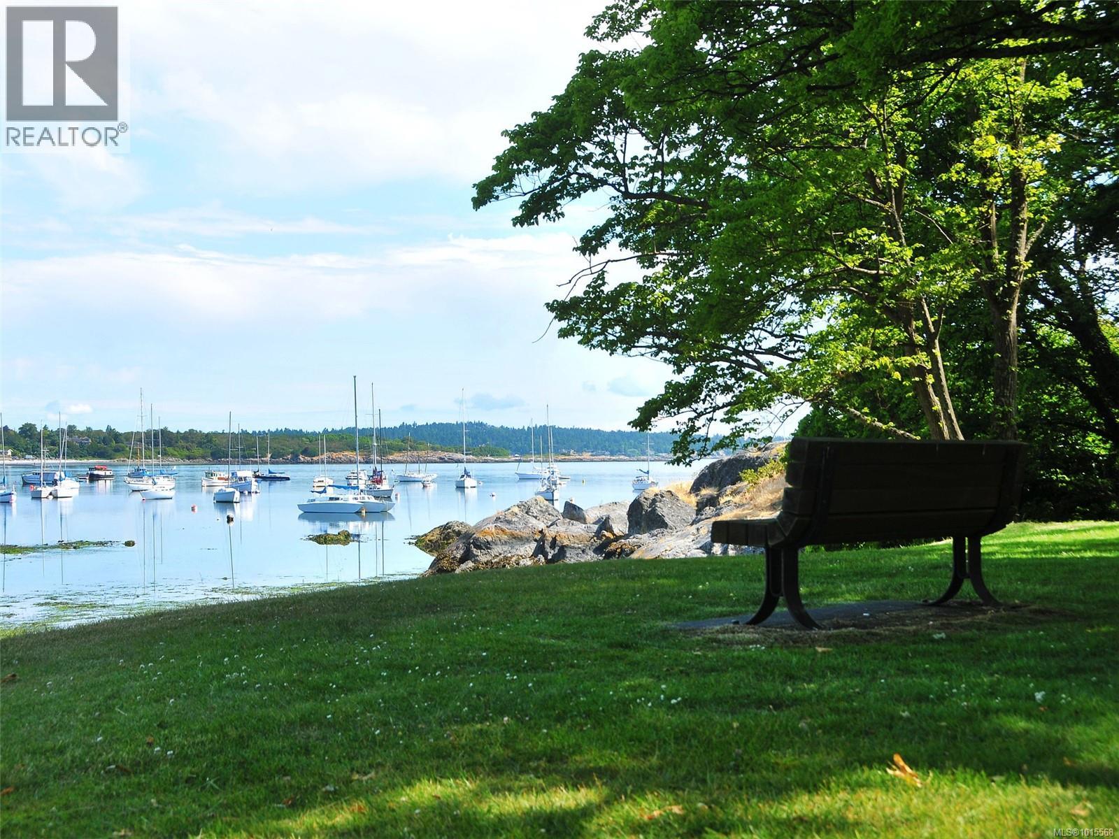 105 2100 Granite Street, Oak Bay