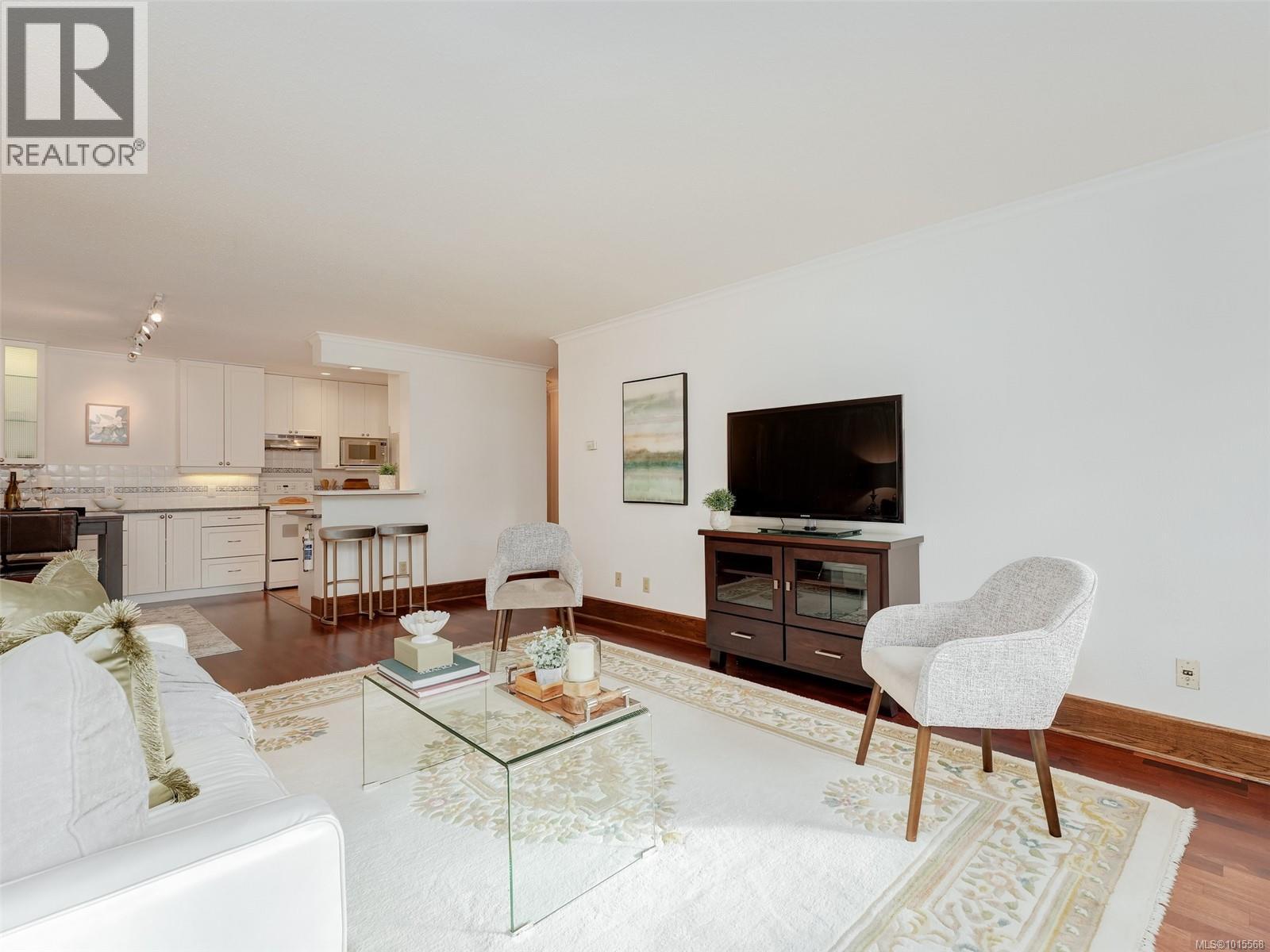105 2100 Granite Street, Oak Bay