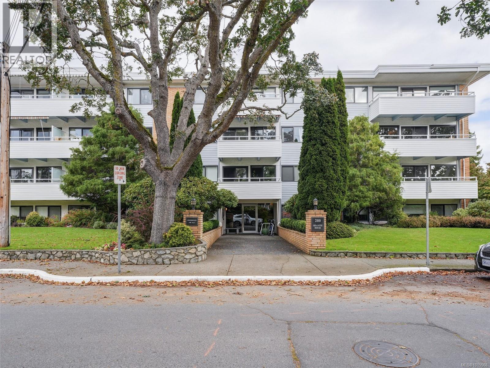 105 2100 Granite Street, Oak Bay