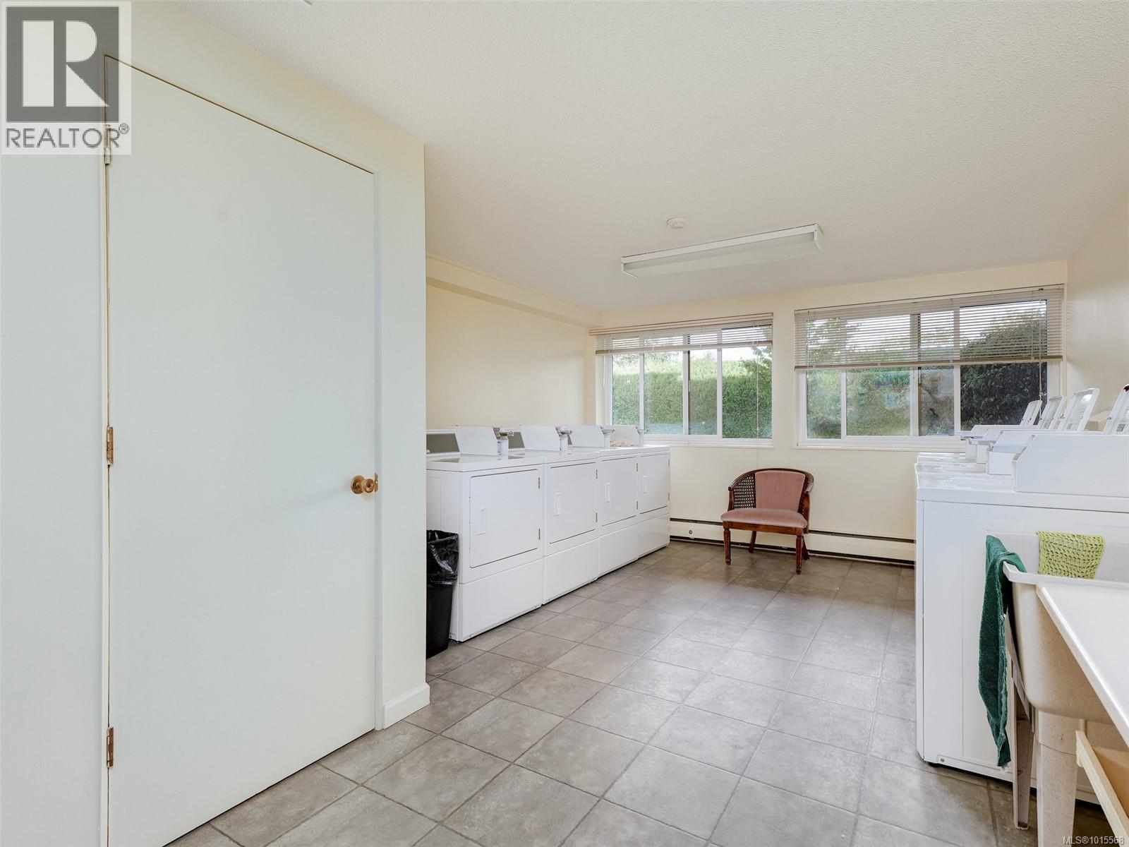 105 2100 Granite Street, Oak Bay