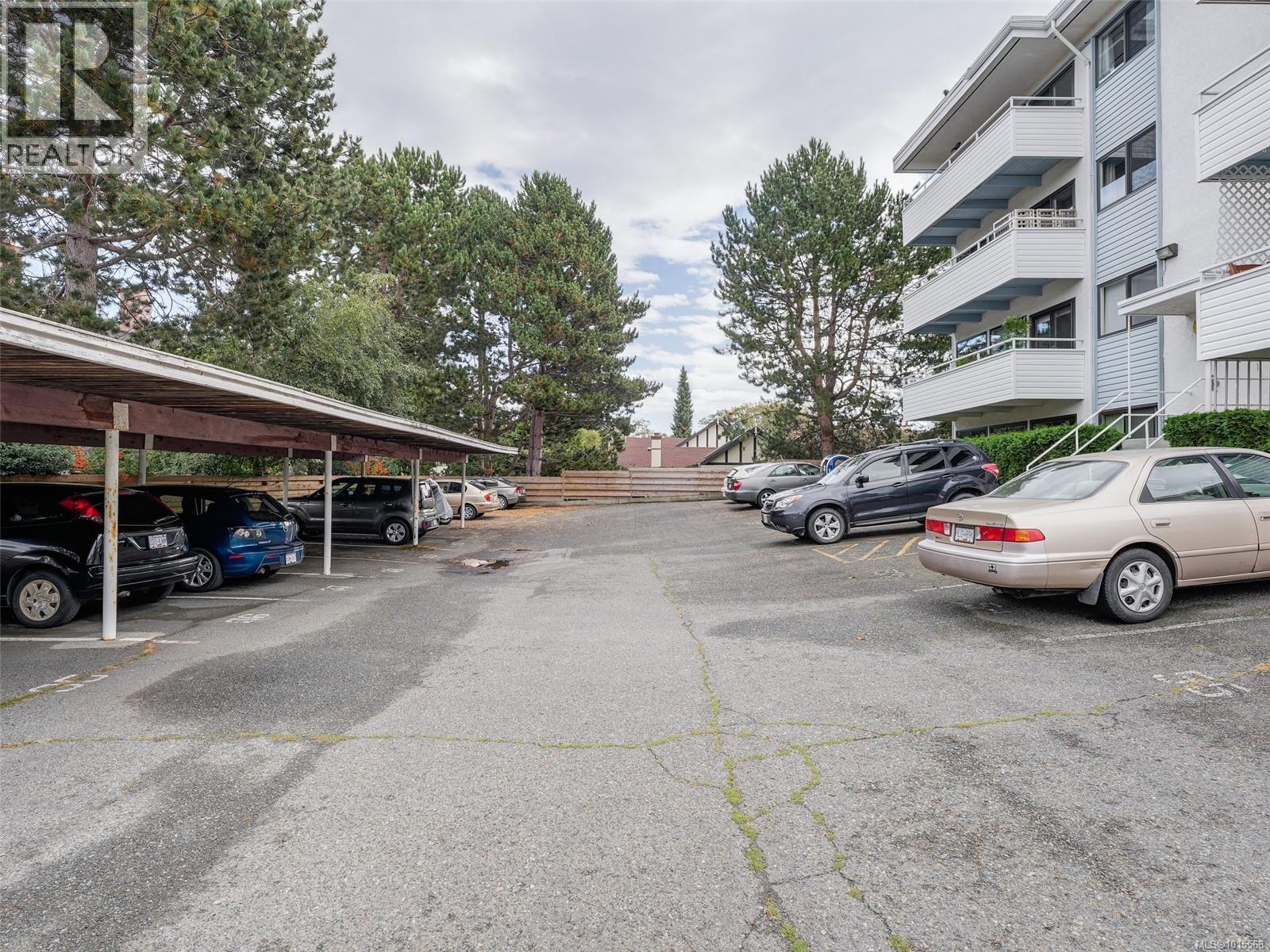 105 2100 Granite Street, Oak Bay