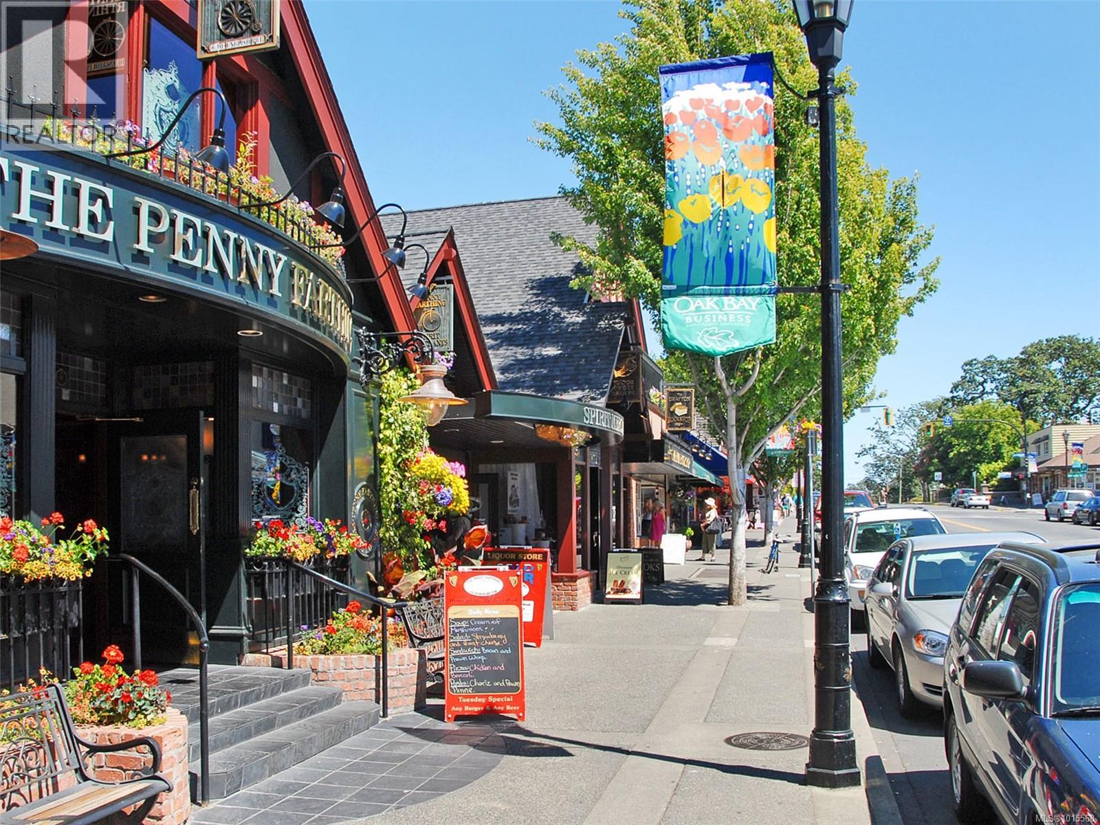 105 2100 Granite Street, Oak Bay