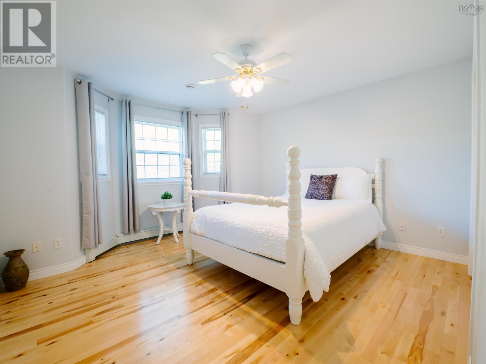 Property 20 of 42 of 44 Tattenham Crescent