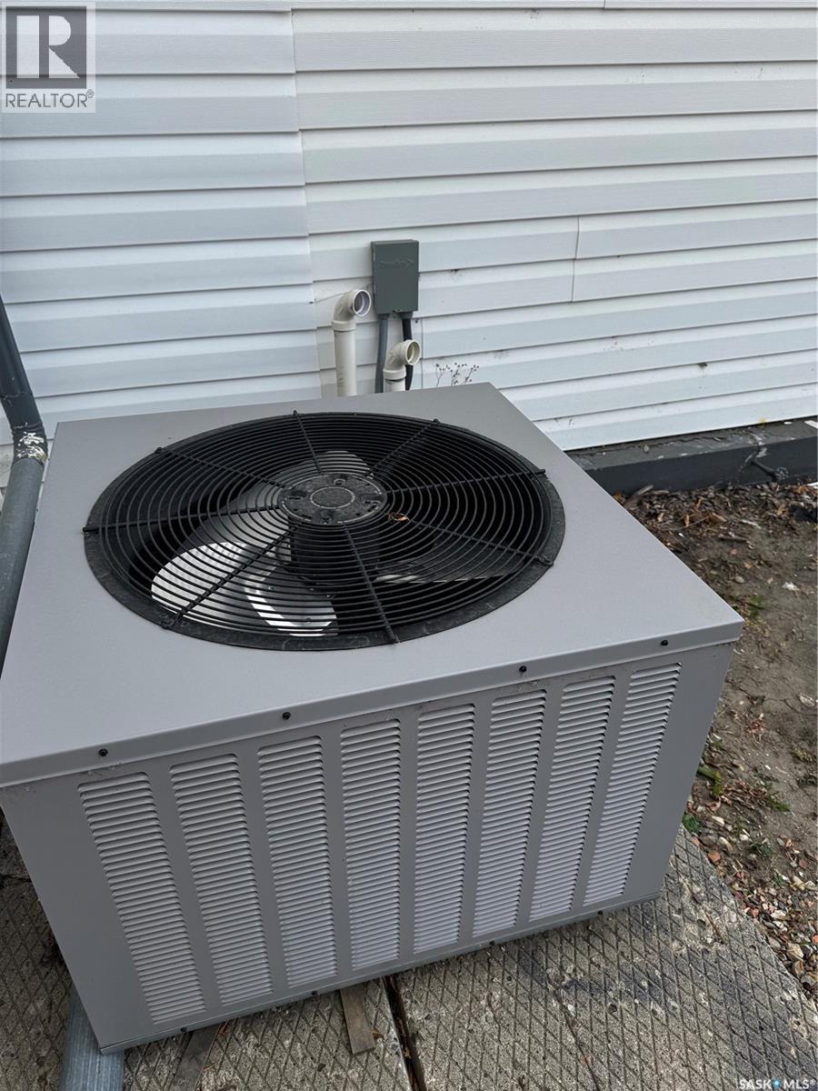 Single Family House for Sale in  th AVENUE NE Swift Current 